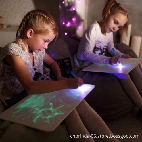 Dropshipping Amazon hot Draw With Light Fun Developing Toy Draw with Light Developing Tablet for Kids magic drawing board pad